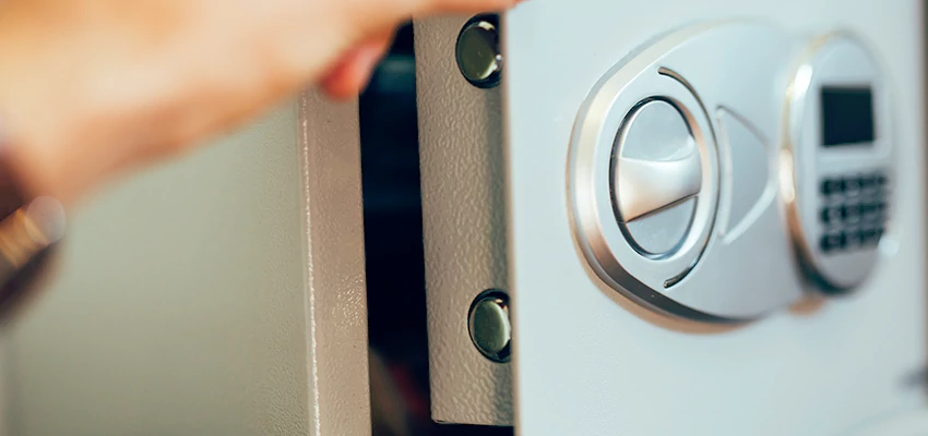 Fingerprint Safe Openers in Las Flores, CA
